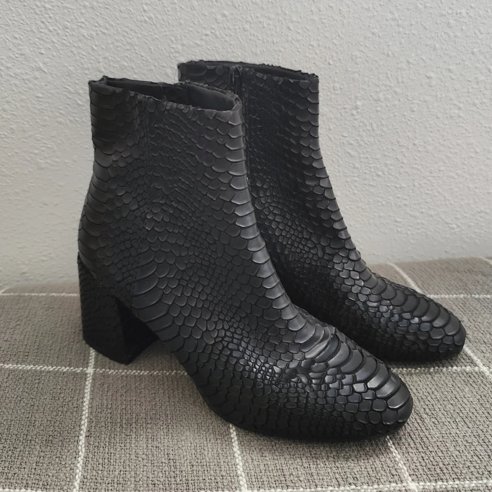 Steve Madden Gibbs Booties - Picture 3 of 11